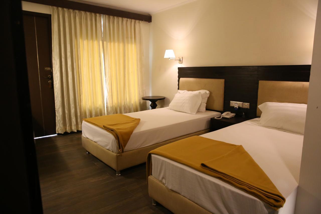 Hotel La Castle Chennai Exterior foto